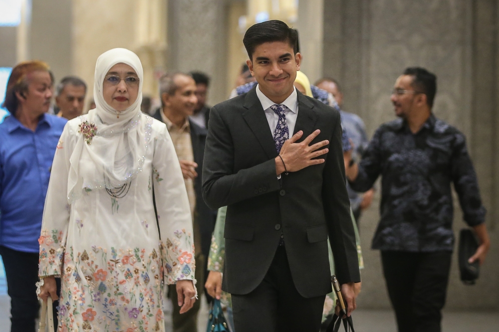 赛沙迪周四抵达布城司法宫。-Yusof Isa摄-