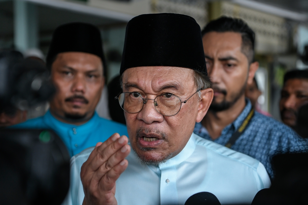 抨火箭要求承认统考 安华：违反捍卫宪法原则