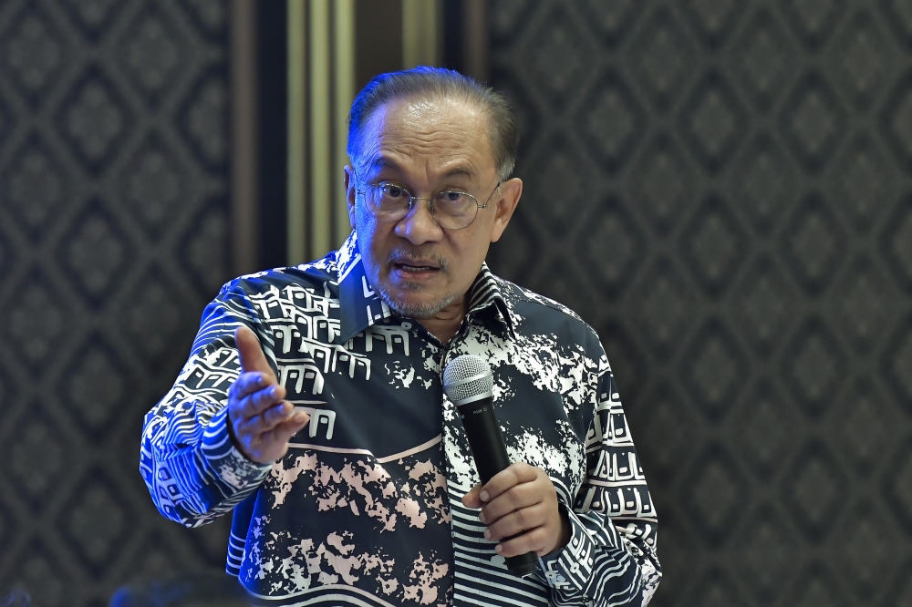 安华说，我国对加沙的援助，完全基于人道考量，不应该受到质疑。-马新社-