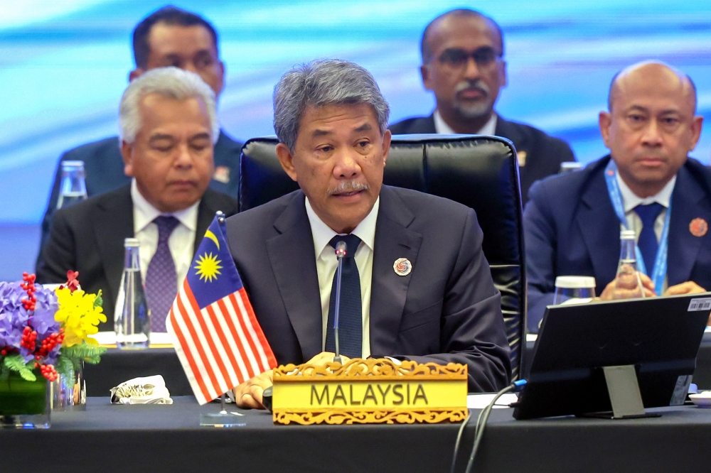 莫哈末哈山周一在吉隆坡举行的东盟外长特别会议上致词。-马新社-