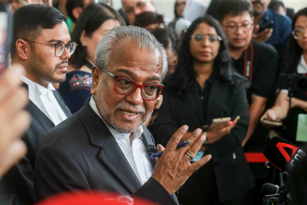 沙菲宜在为纳吉求情时，指纳吉未获得公平审讯。-Sayuti Zainudin摄-