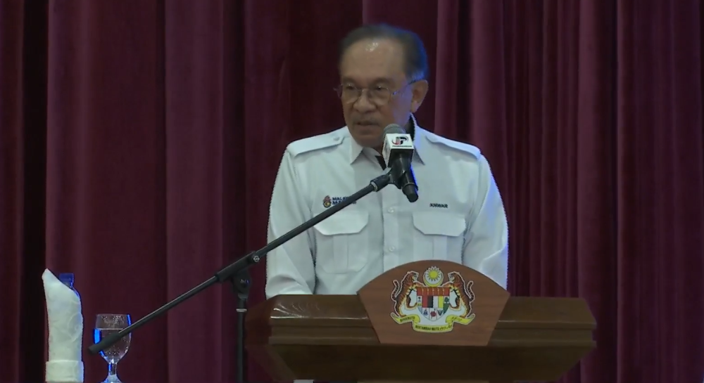 安华宣布政府将在今年推动4项新立法，包括限制首相任期。-图截自视频-