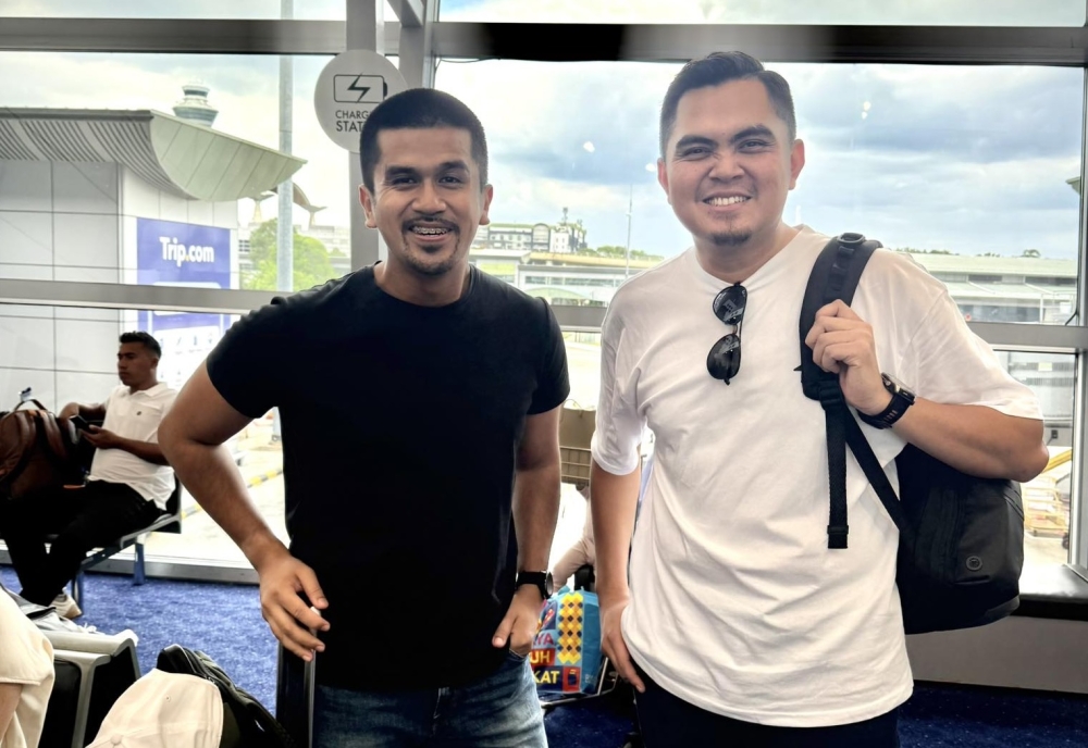 哈菲兹（左）否认阿克玛将辞职的说法，并表示阿克玛会投入沙巴两州选的助选。-哈菲兹脸书-