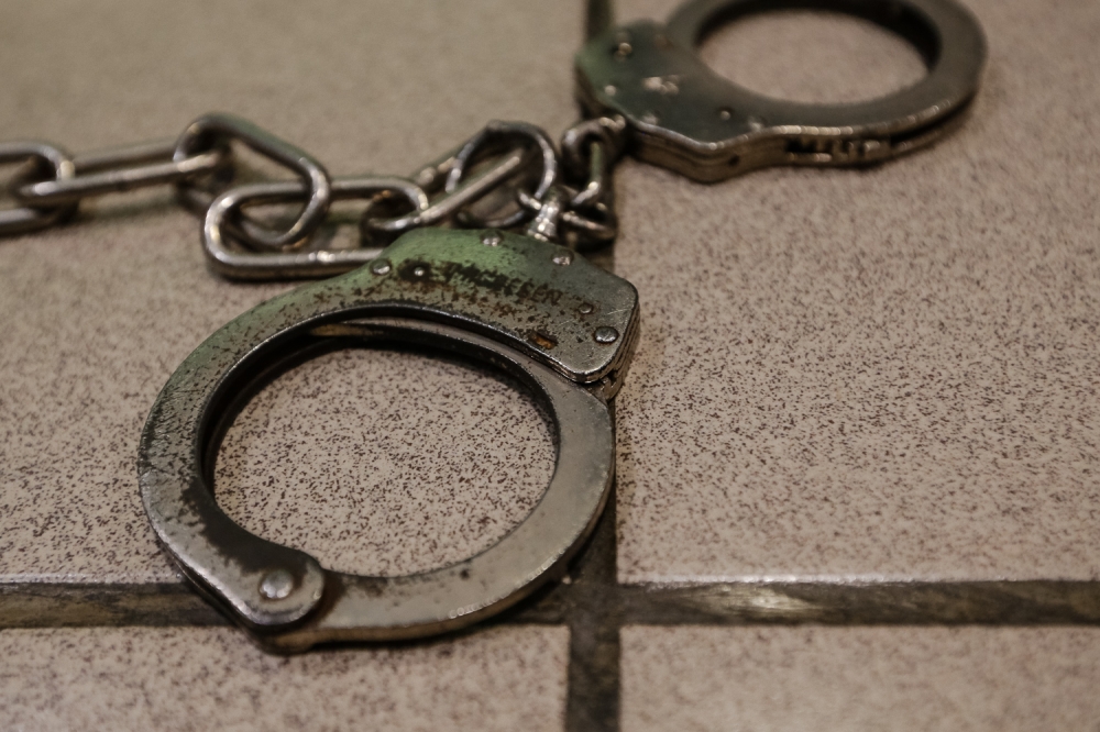 Rex Tan在吉隆坡金马警区总部录供后，于周六凌晨被逮捕。-Raymond Manuel摄-