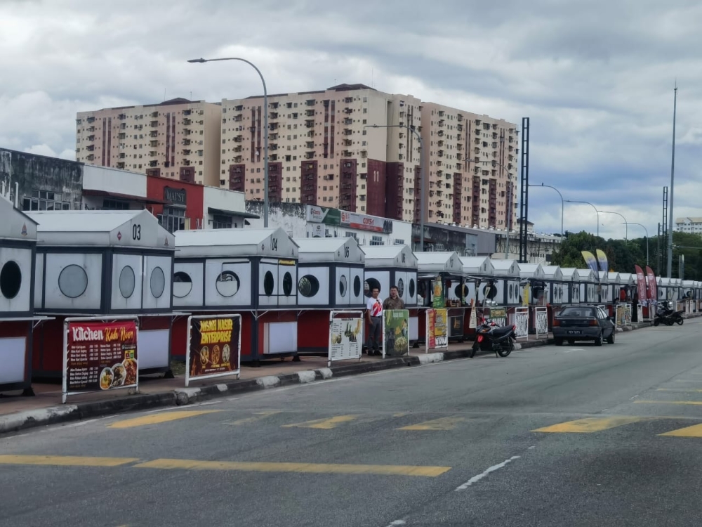 许多MyKiosk呈现空置状态，不知是无人租用或业者没有营业。-马华供图-