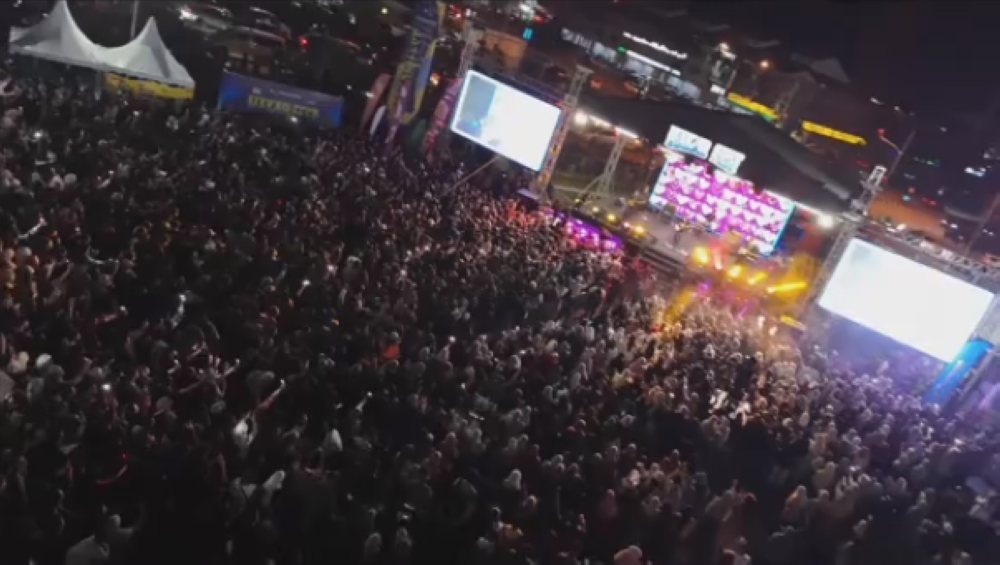 Makar Fest XL因演唱会期间出现男女混杂共舞的情况而遭到丹州政府的对付。-图截自视频-