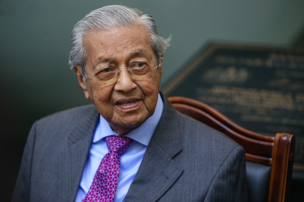 马哈迪入院一个月后，获准回家休养。-Yusof Isa摄-