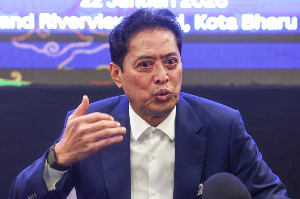 阿占巴基说，彭博社在报导中指控他违法持股，损害了他与反贪会的名声。-马新社-