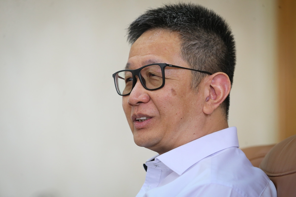 邓章钦说，阿克玛多次质疑华裔不爱国，就证明阿克玛憎恨的是华人，而不是行动党。