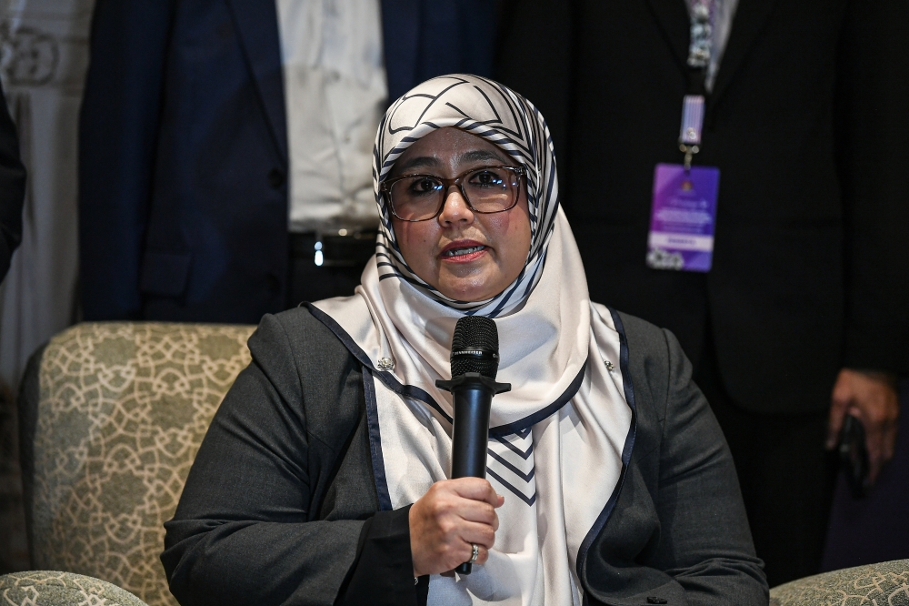 玛丝艾米雅蒂认为，阿占巴基应辞职接受调查，而政府在此事件不能双重标准。-马新社-