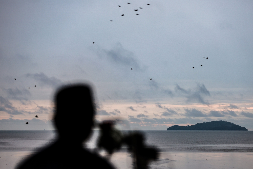 柔佛州宗教司局与大马土地测量及图测局（JUPEM）柔州办公室，于2月17日在笨珍苏丹伊斯迈大厦的Baitul Hilal进行了伊斯兰历1447年斋戒月新月观测。-马新社-