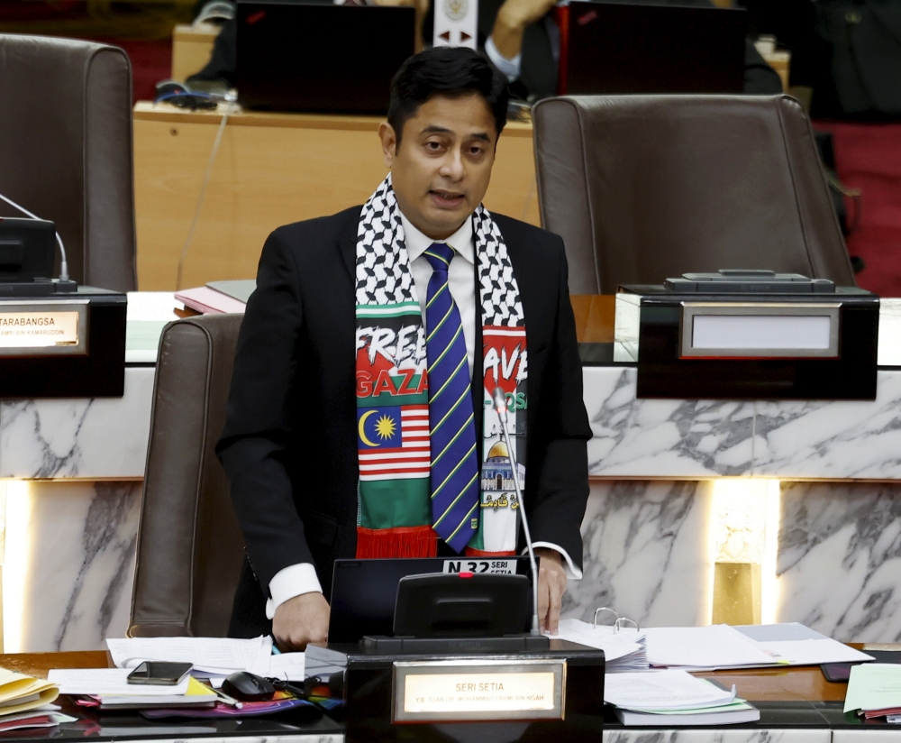 莫哈末法米说，他不曾聘请非穆斯林在他的办公室出任任何职位。-马新社-