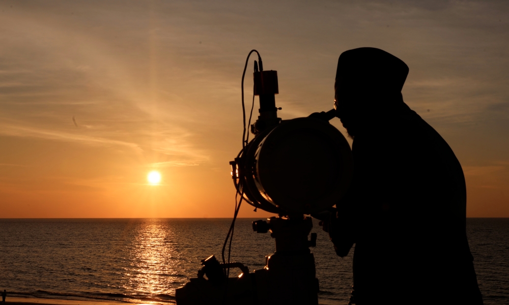 掌玺大臣赛丹尼尔进行观月后宣布开斋节落在星期六。-马新社-