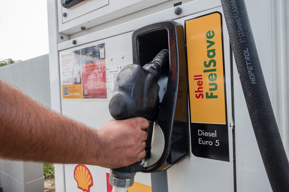 柔佛部分油站出现柴油短缺的情况已经获得解决。-Raymond Manuel摄-