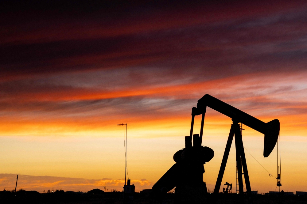 由于西亚冲突引发全球油价上涨，政府补贴在不到一周内从约7亿令吉飙升至32亿令吉。-法新社-