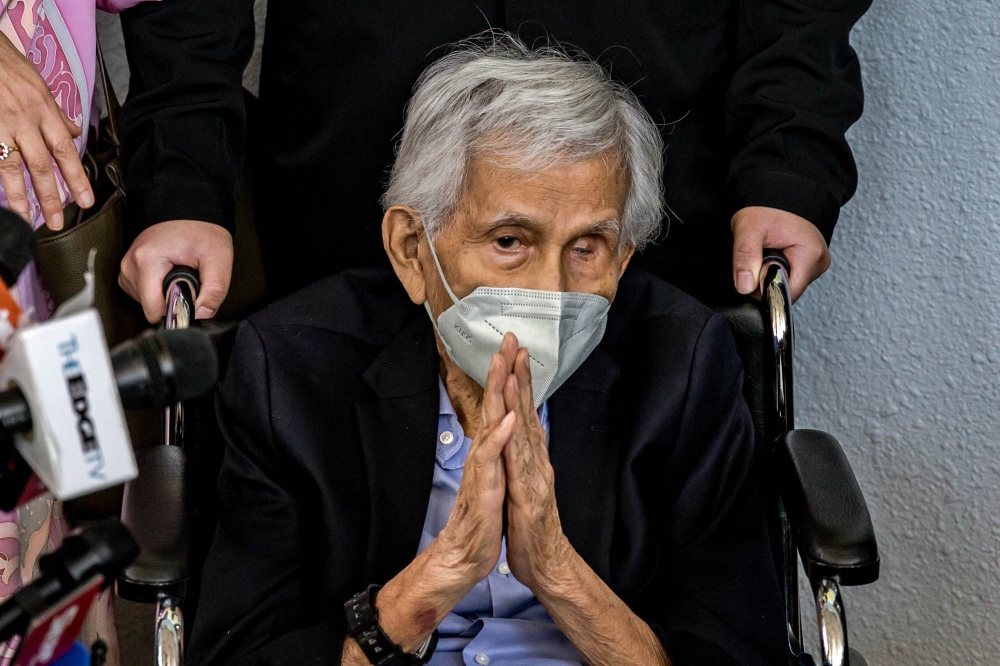 达因的妻子与4名子女目前面对多项案件的调查。-Firdaus Latif摄-