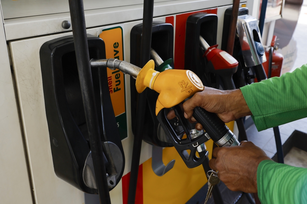 从4月起，RON95禁售令执法扩大至外国车。-马新社-