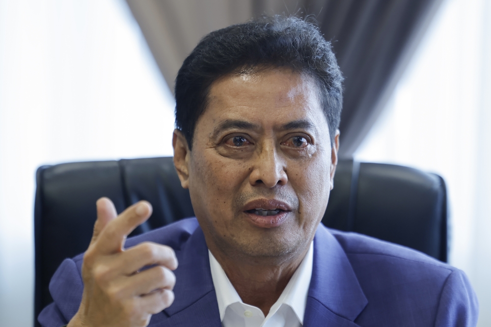 彭博社报导指出，安华指示暂缓公开阿占巴基（图）超额持股争议的调查报告。-马新社-