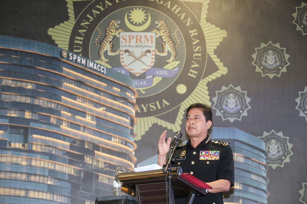 阿占巴基说，企业黑帮利用合法企业结构来掩盖其活动，并获得会计师、律师、顾问以及部分机构内部人员的配合。-Choo Choy May摄-