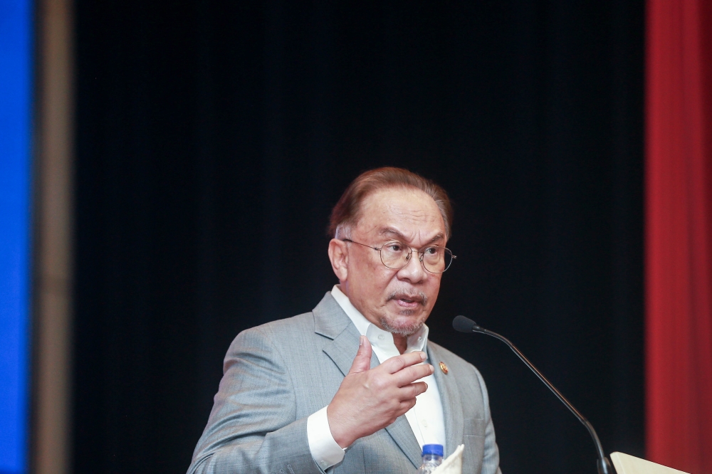 安华说，政府的目标是5年内培育出企业估值可达5亿令吉的“土著冠军企业”。Sayuti Zainudin