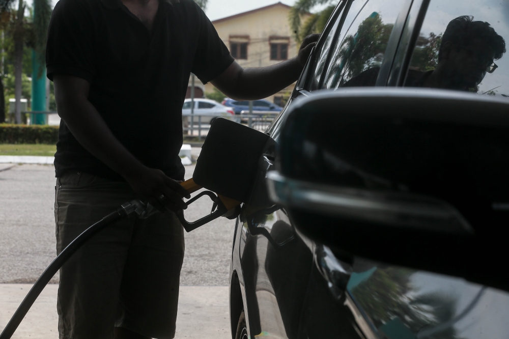 自2026年4月1日起，政府严禁所有外国注册车辆在马来西亚境内购买享有补贴的RON95汽油。-Sayuti Zainudin摄-