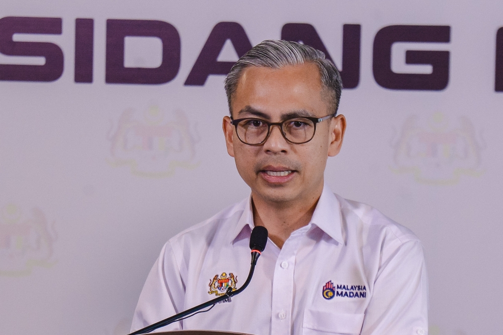 法米周三在全球供应危机汇报会及内阁会议后的记者会上讲话。-马新社-