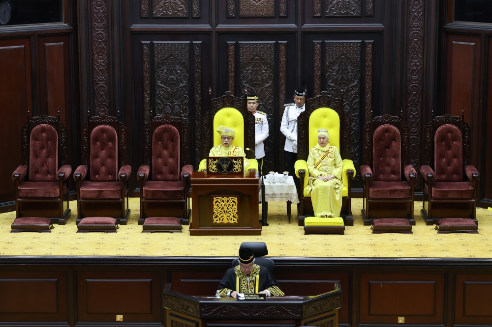 端姑慕力兹周四为森美兰第15届州议会第4季首次会议主持开幕，并在会上发表御词。-Yusof Isa摄-