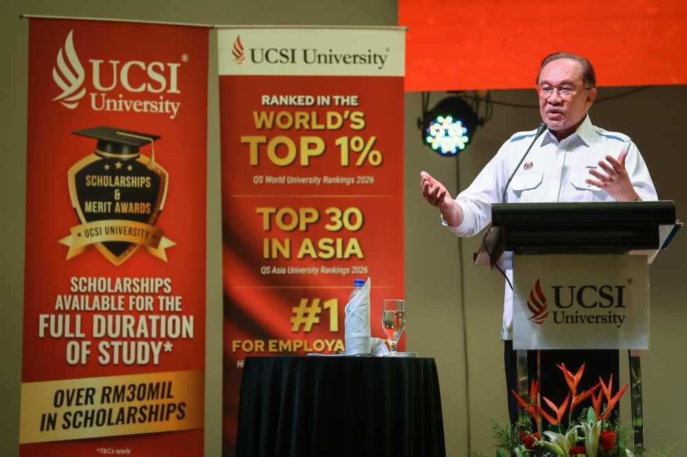 安华说，政府允许大学生通过各种管道，向政府提出意见与批评。-Yusof Isa摄-