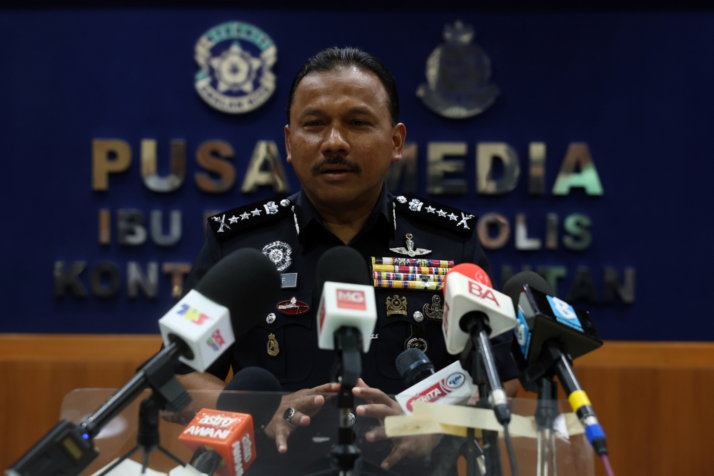 丹州总警长莫哈末尤索夫表示，警方在突击行动中逮捕了3名年龄介于19岁至66岁的男性，以及一名60岁妇女。-马新社-