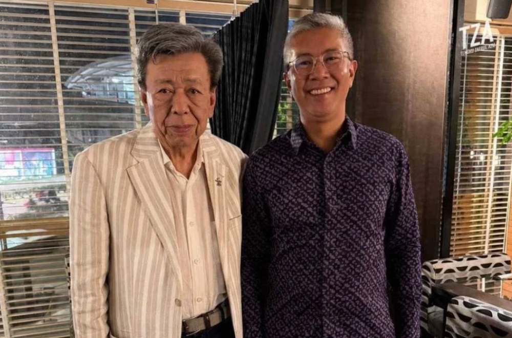 东姑扎菲鲁（右）说，苏丹沙拉弗丁是为了人民福祉才发出谕旨来提醒领袖，不能被视为干预政治。