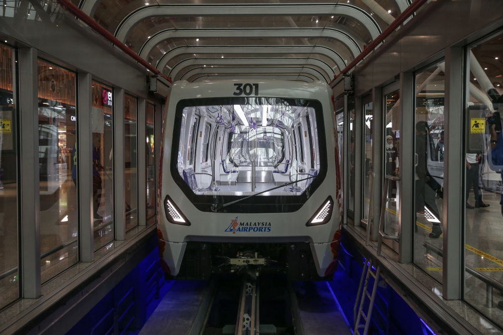 吉隆坡国际机场第一航站楼的接驳电车（Aerotrain）服务，将于6月1日午夜起恢复24小时运作。-Yusof Mat Isa摄-