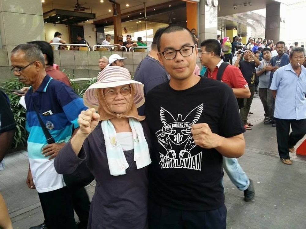 李健聪（右）宣布辞去公正党中委一职，但会继续担任八打灵再也国会议员直至国会解散。-图取自李健聪面子书-