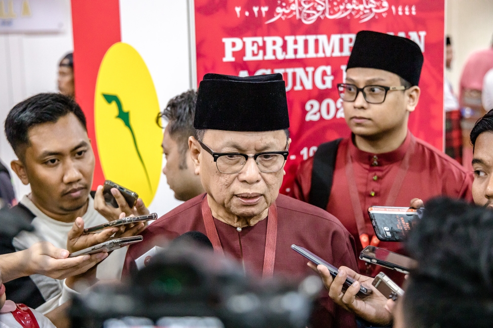 弗亚证实，他不会在柔佛州选中捍卫原席。-Firdaus Latif摄-