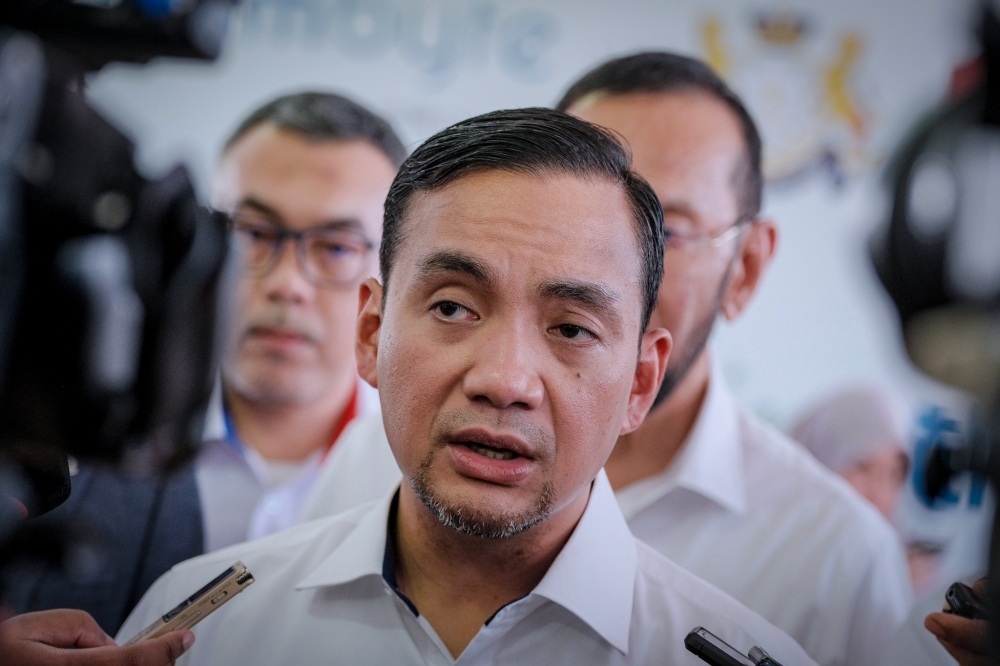 翁哈菲兹表明，他无意竞选国会议席，而是继续留在柔佛服务。-马新社-