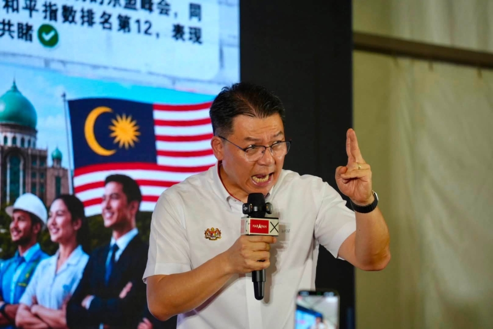 倪可敏说，柔佛国阵赶在州选前修改州宪法增设“官委州议员”，目的是为伊党开后门。-倪可敏超级粉丝脸书-