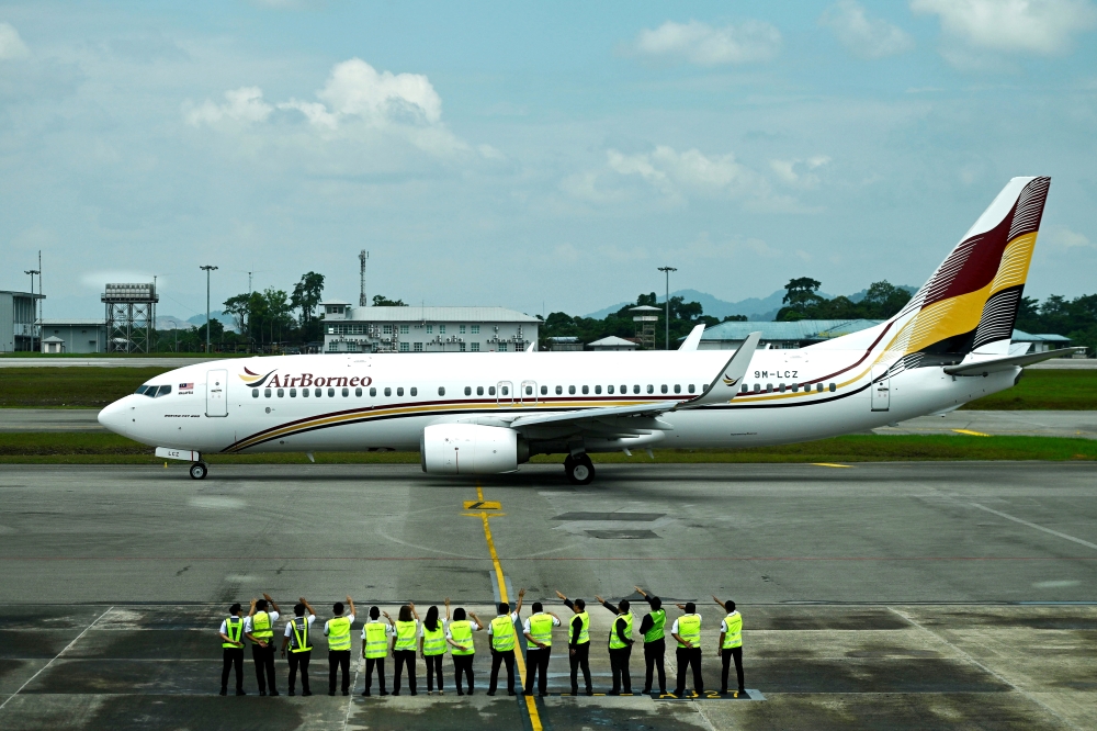 婆罗航空首航从古晋飞往吉隆坡，之后会开通更多地区包括国际航线。-马新社-
