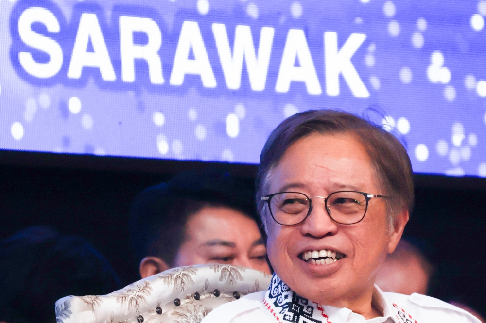 阿邦佐哈里说，砂拉越包容性的施政模式也获得州外宗教领袖的肯定，包括教会代表都对砂拉越社会的和谐景象赞叹不已。-马新社-