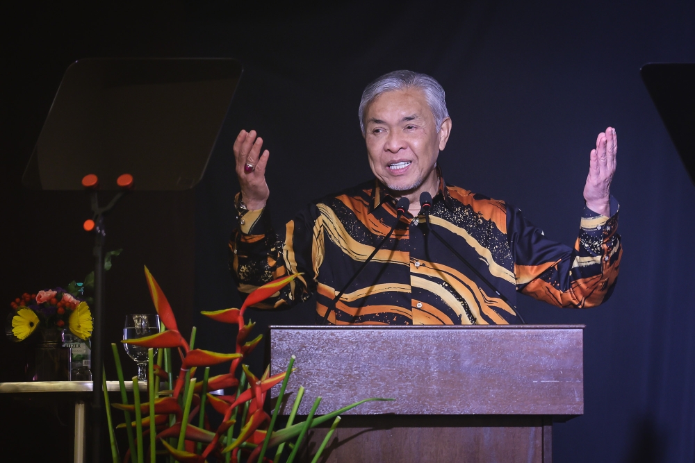 阿末扎希周四出席乡村及区域发展部常月集会。-Yusof Isa摄-