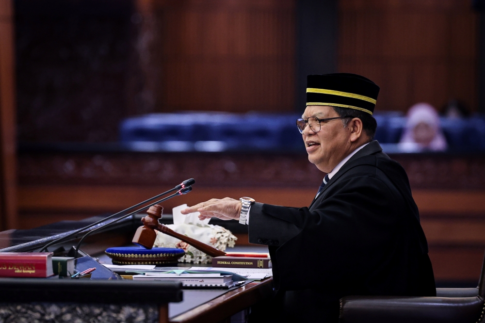 佐哈里认为，即使首相没出席，还有副首相以及其他内阁部长，因此没必要延后辩论朝圣局报告。-马新社-