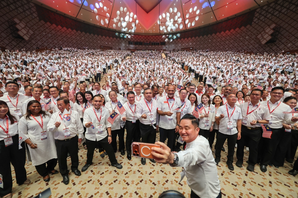 行动党全国代表大会的最终投票结果是支持行动党继续留在政府。-Yusof Isa摄-