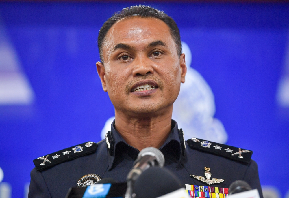 彭亨代总警长阿兹里阿克玛指出，警方接获3宗有关武吉丁宜兴都庙神像结构遭破坏的投报。-马新社-