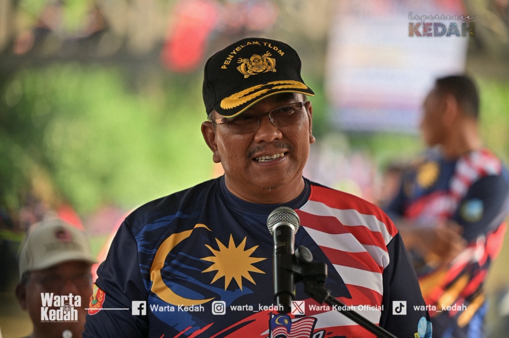 Warta Kedah面子书专页上载的照片显示，沙努西出席活动所穿的T恤，上面的国旗星星少了一个角。-图取自Warta Kedah面子书-