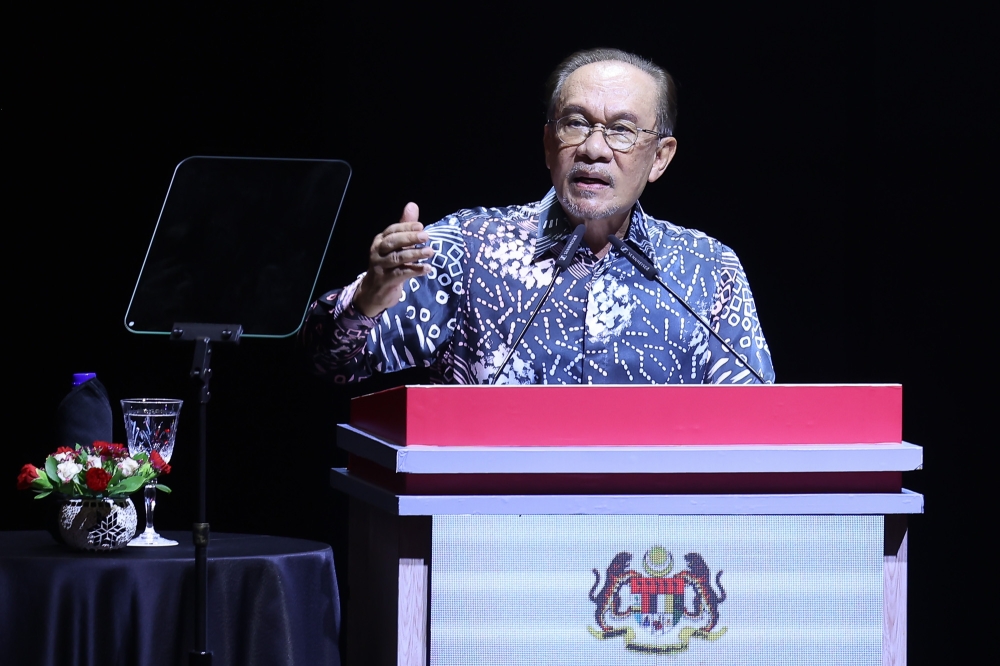 首相安华周日在布城国际会展中心发表2026年国庆首要献词。-Yusof Isa摄-
