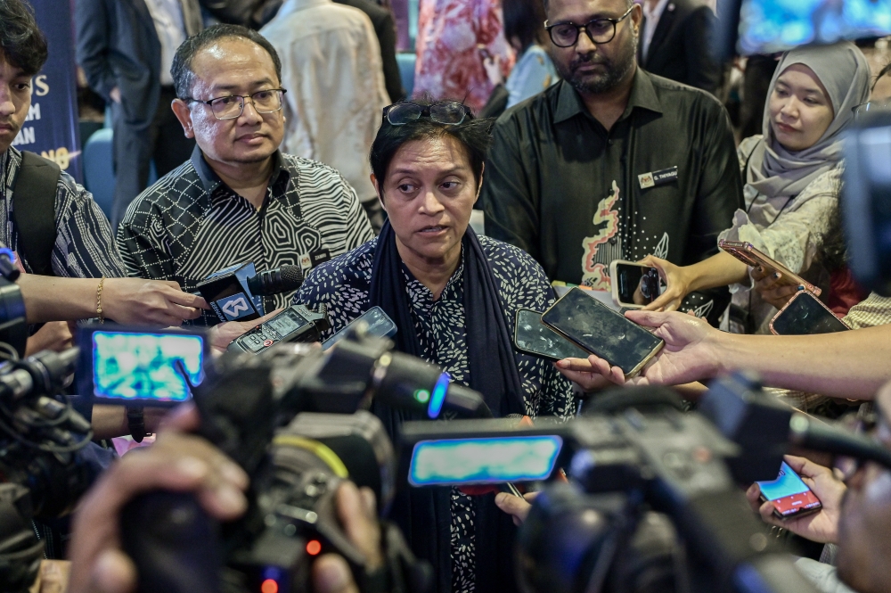 阿莎丽娜说，限制首相任期与分开总检察长及检察司职权的法案已准备好，只待安华肯首以提呈国会。-马新社-