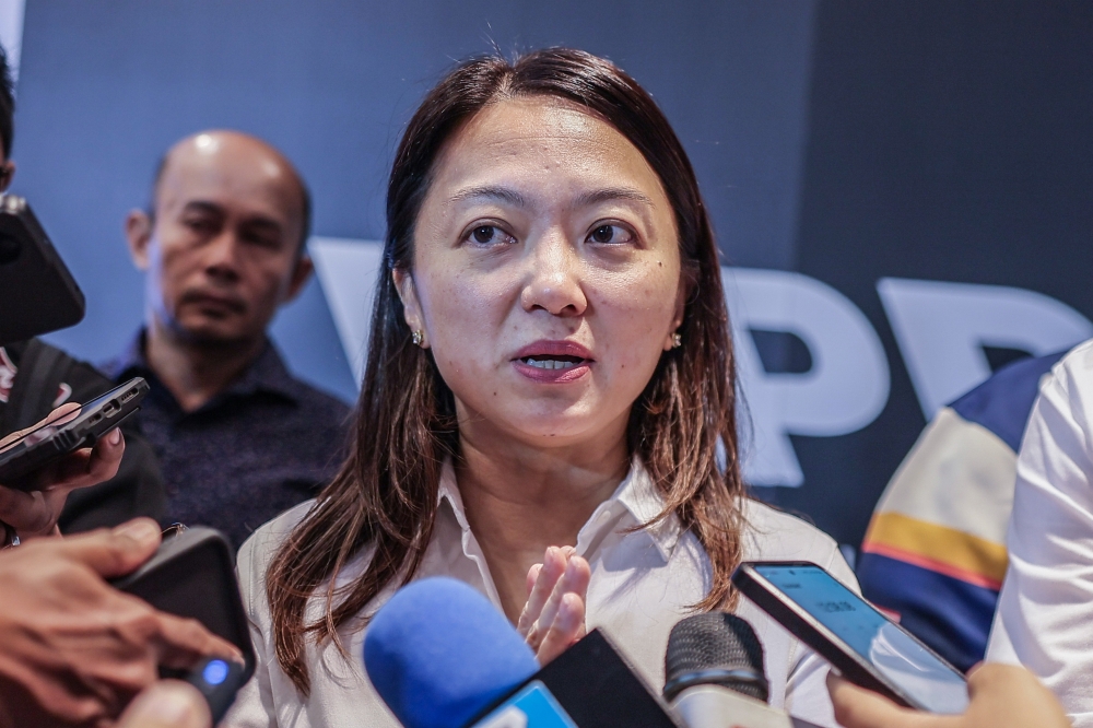 杨巧双强调，特赦局未曾讨论纳吉特赦申请，而她也没签过让纳吉居家服刑的文件。-马新社-