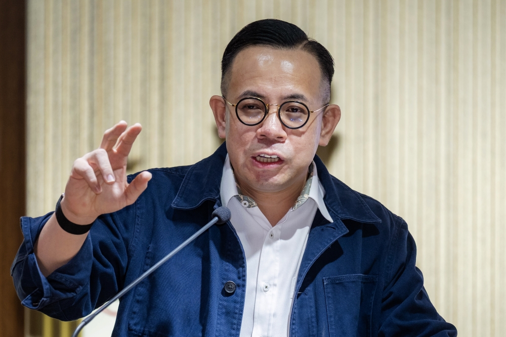 沈志强说，内阁考量到业者的成本压力，因此同意微型、小型及中型企业暂时豁免于新的最低薪金调整。-马新社-