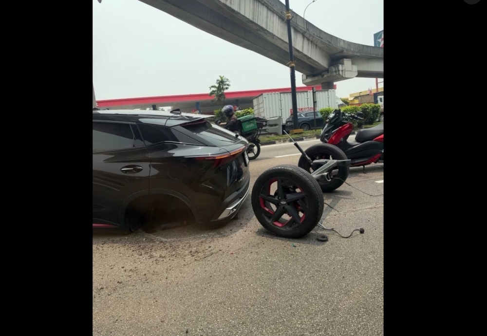 一辆奇瑞Omoda 5早前在新山地不佬行驶时，后轴竟连同轮胎脱落，引发公众对该车型安全性能的关注。-图取自社媒-
