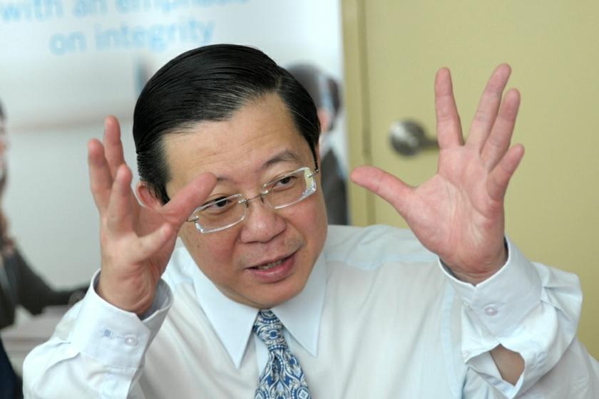 Penang Chief Minister Lim Guan Eng gestures as he speaks to the media, on December 5, 2013. u00e2u20acu201d Picture by K.E. Ooi