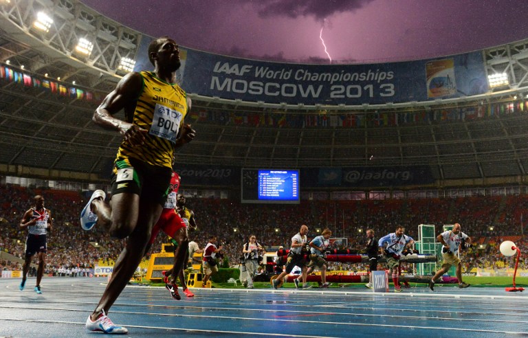 有着“闪电”外号的博尔特，在2013年莫斯科的田径世锦赛百米决赛，与闪电落下的同时“抵达”终点，让这张照片成为经典。-法新社-
