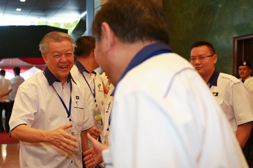 MCA president Datuk Seri Dr Chua Soi Lek arrive at the MCA Headquarters at Jalan Ampang, Kuala Lumpur October 20, 2013. u00e2u20acu201d Picture by Saw Siow Feng